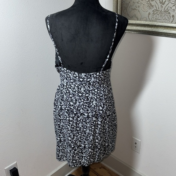 HYFVE black white floral print crossed bodice overlay dress Sz L - Picture 3 of 5